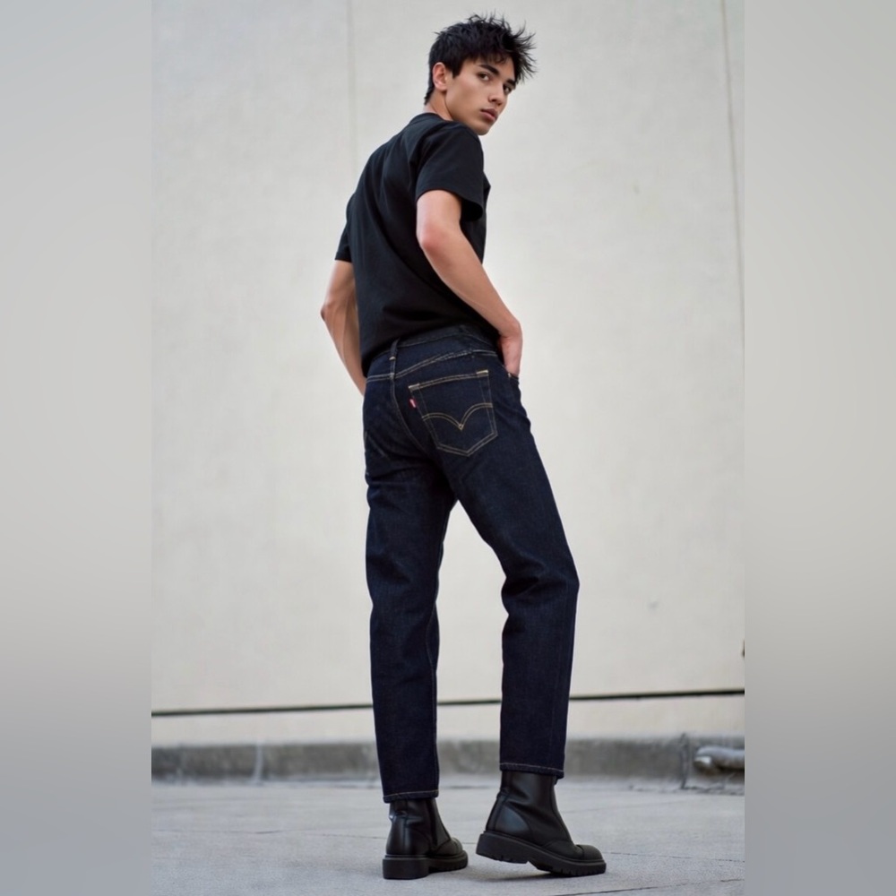 NWOT RARE Vintage Levi’s 541 Single-Back-Pocket Red Tab Dark Denim Jeans Sz 33